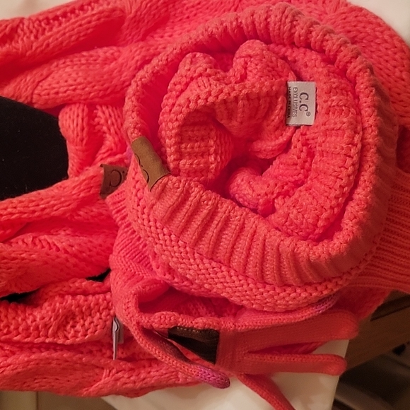 C.C. beanie, tech gloves and infinity scarf - Picture 9 of 9